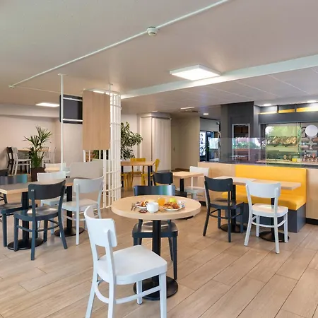 Centre Monplaisir Hotel