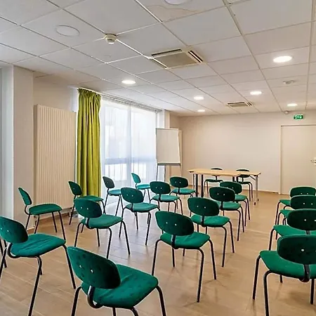 Centre Monplaisir 2* Lyon